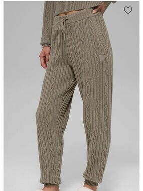 NWT ALO Yoga Cable-Knit Winter Bliss Pant - Light Cocoa